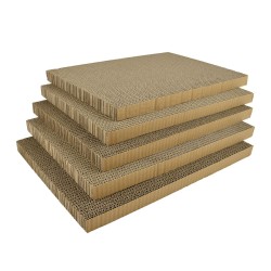 RASCADOR CARTON CON CINCO RECAMBIOS Y CATNIP 42x29x12 cm